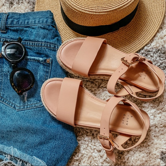 Shoes - Platform Sandals